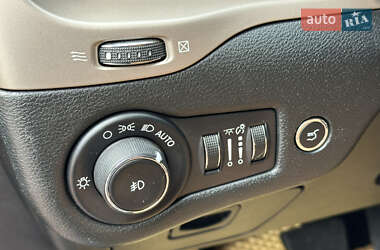 Внедорожник / Кроссовер Jeep Cherokee 2015 в 