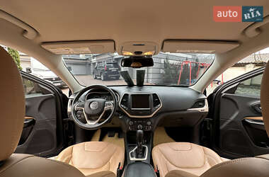 Внедорожник / Кроссовер Jeep Cherokee 2015 в 