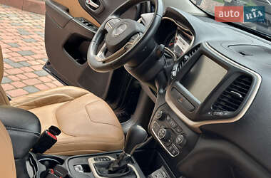 Внедорожник / Кроссовер Jeep Cherokee 2015 в 