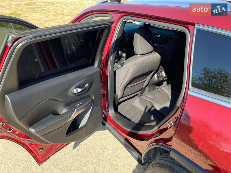 Внедорожник / Кроссовер Jeep Cherokee 2018 в Киеве