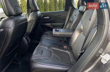 Позашляховик / Кросовер Jeep Cherokee 2018 в 