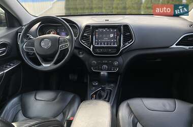Позашляховик / Кросовер Jeep Cherokee 2018 в 