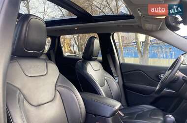 Позашляховик / Кросовер Jeep Cherokee 2018 в 