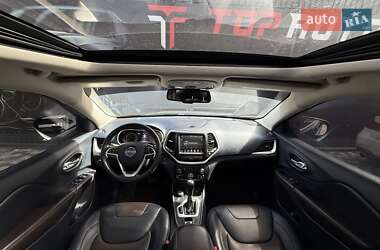 Внедорожник / Кроссовер Jeep Cherokee 2015 в 