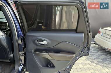 Внедорожник / Кроссовер Jeep Cherokee 2015 в 