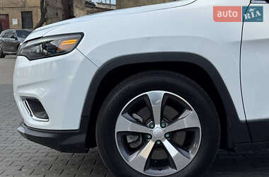 Позашляховик / Кросовер Jeep Cherokee 2019 в 