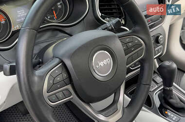 Позашляховик / Кросовер Jeep Cherokee 2019 в 