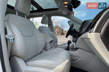Позашляховик / Кросовер Jeep Cherokee 2019 в 