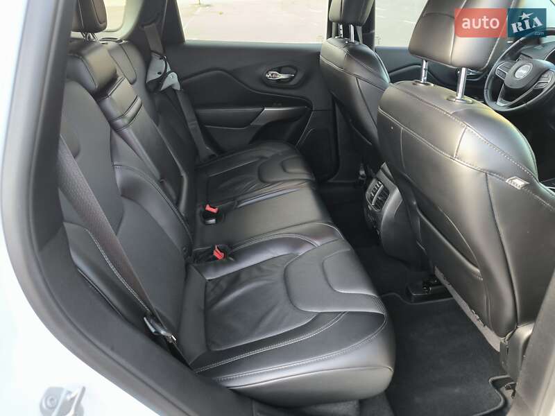 Позашляховик / Кросовер Jeep Cherokee 2019 в Києві