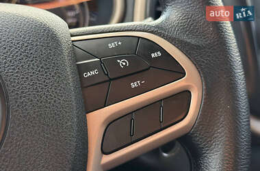 Внедорожник / Кроссовер Jeep Cherokee 2017 в 