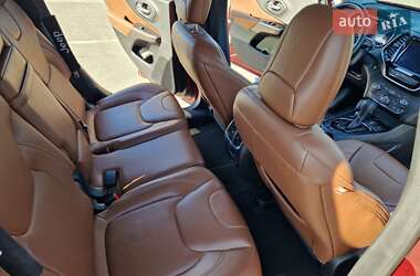 Позашляховик / Кросовер Jeep Cherokee 2018 в 