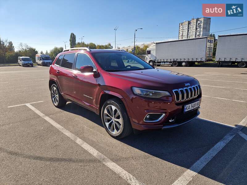 Позашляховик / Кросовер Jeep Cherokee 2018 в 