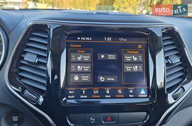 Позашляховик / Кросовер Jeep Cherokee 2018 в 
