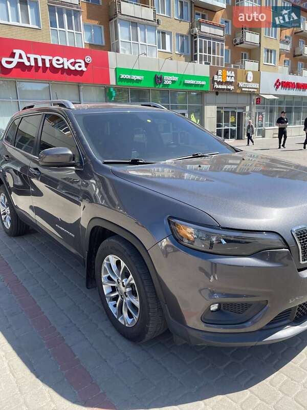Позашляховик / Кросовер Jeep Cherokee 2018 в 