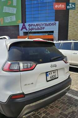 Позашляховик / Кросовер Jeep Cherokee 2019 в 