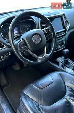 Внедорожник / Кроссовер Jeep Cherokee 2020 в 