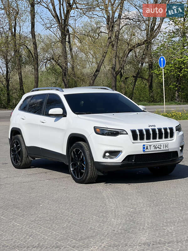 Внедорожник / Кроссовер Jeep Cherokee 2018 в 