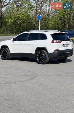 Внедорожник / Кроссовер Jeep Cherokee 2018 в 