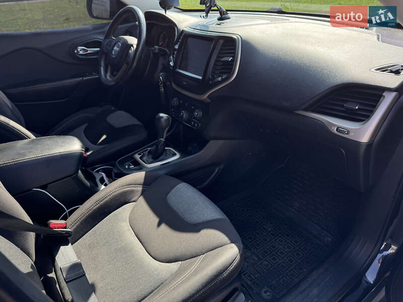 Позашляховик / Кросовер Jeep Cherokee 2014 в Києві фото 24 Позашляховик / Кросовер Jeep Cherokee 2014 в Києві