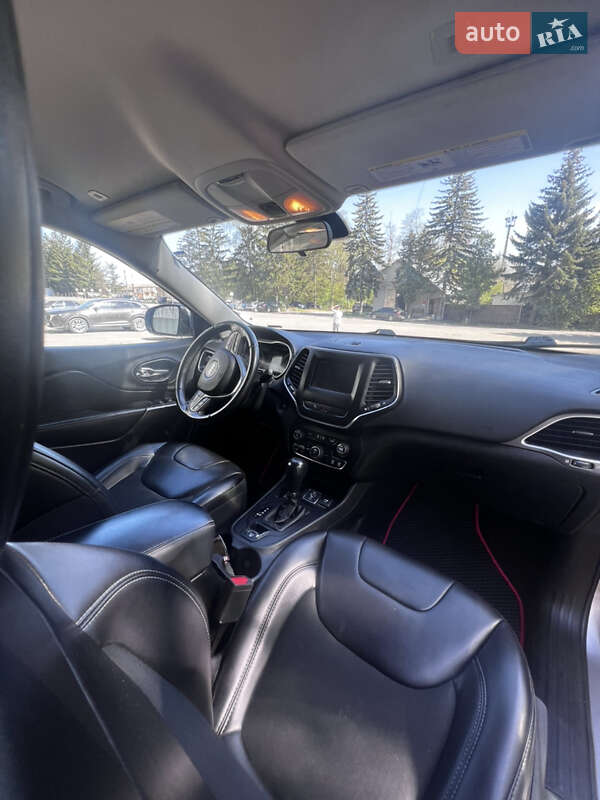 Позашляховик / Кросовер Jeep Cherokee 2018 в Шаргороді