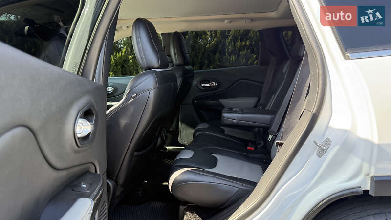 Внедорожник / Кроссовер Jeep Cherokee 2014 в Днепре