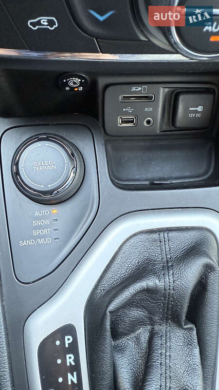 Внедорожник / Кроссовер Jeep Cherokee 2014 в Днепре