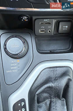 Внедорожник / Кроссовер Jeep Cherokee 2014 в 