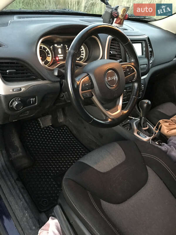 Позашляховик / Кросовер Jeep Cherokee 2014 в Львові