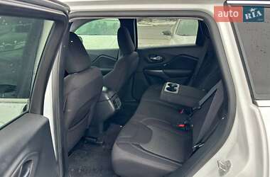 Позашляховик / Кросовер Jeep Cherokee 2018 в 