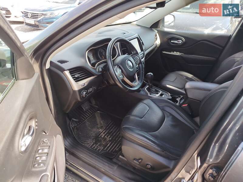 Внедорожник / Кроссовер Jeep Cherokee 2016 в Ровно