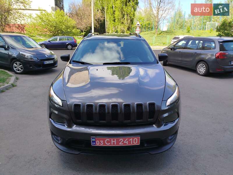 Внедорожник / Кроссовер Jeep Cherokee 2016 в Ровно