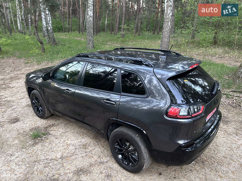 Внедорожник / Кроссовер Jeep Cherokee 2022 в Харькове