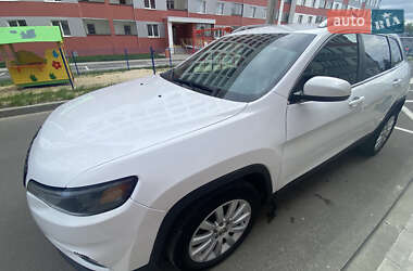 Позашляховик / Кросовер Jeep Cherokee 2019 в 