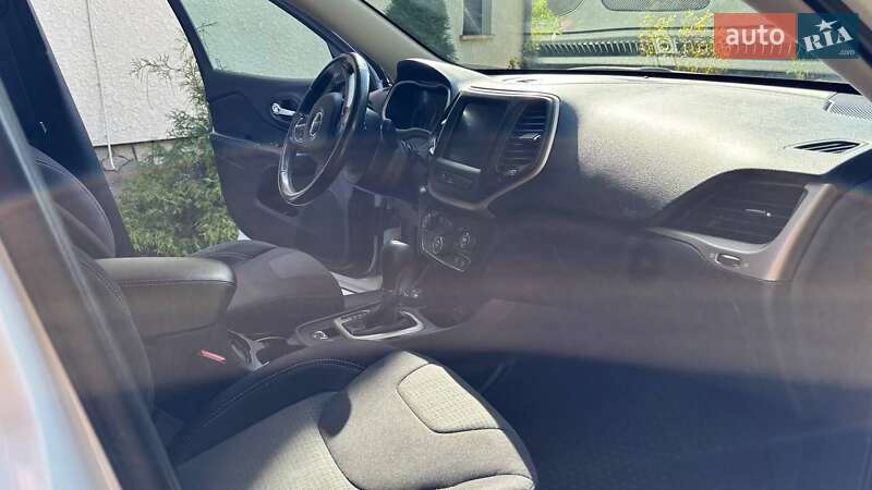 Внедорожник / Кроссовер Jeep Cherokee 2016 в Тернополе