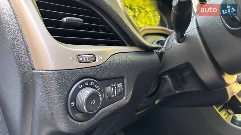 Внедорожник / Кроссовер Jeep Cherokee 2016 в Тернополе