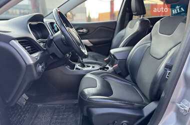 Внедорожник / Кроссовер Jeep Cherokee 2017 в 