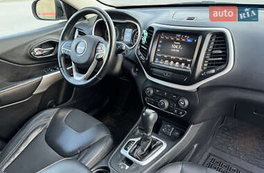 Внедорожник / Кроссовер Jeep Cherokee 2017 в 