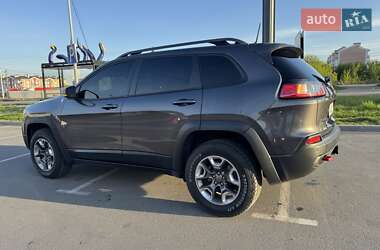 Позашляховик / Кросовер Jeep Cherokee 2019 в 