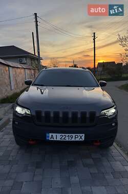 Позашляховик / Кросовер Jeep Cherokee 2019 в 