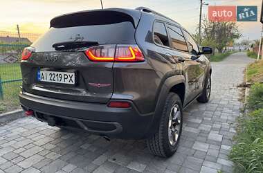 Позашляховик / Кросовер Jeep Cherokee 2019 в 