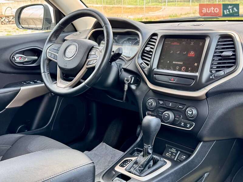 Внедорожник / Кроссовер Jeep Cherokee 2017 в Запорожье
