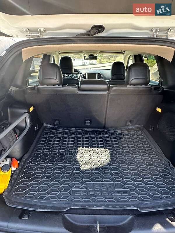 Внедорожник / Кроссовер Jeep Cherokee 2014 в Каменском