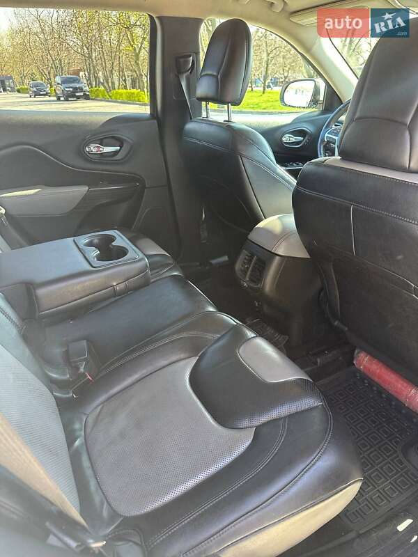 Внедорожник / Кроссовер Jeep Cherokee 2014 в Каменском