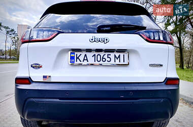 Позашляховик / Кросовер Jeep Cherokee 2019 в 