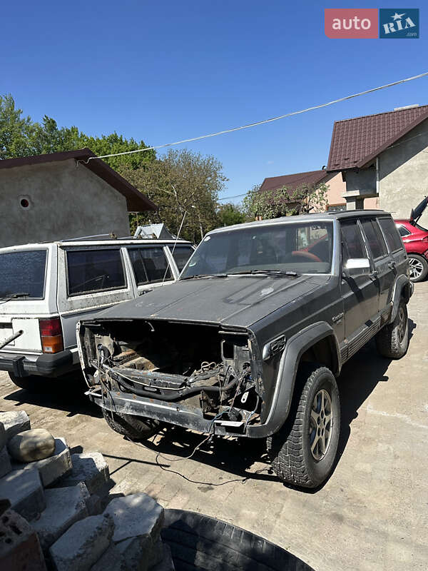 Внедорожник / Кроссовер Jeep Cherokee 1989 в Кицмани