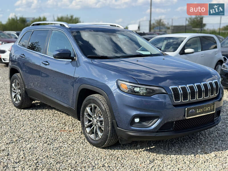 Позашляховик / Кросовер Jeep Cherokee 2019 в 
