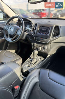 Позашляховик / Кросовер Jeep Cherokee 2019 в 