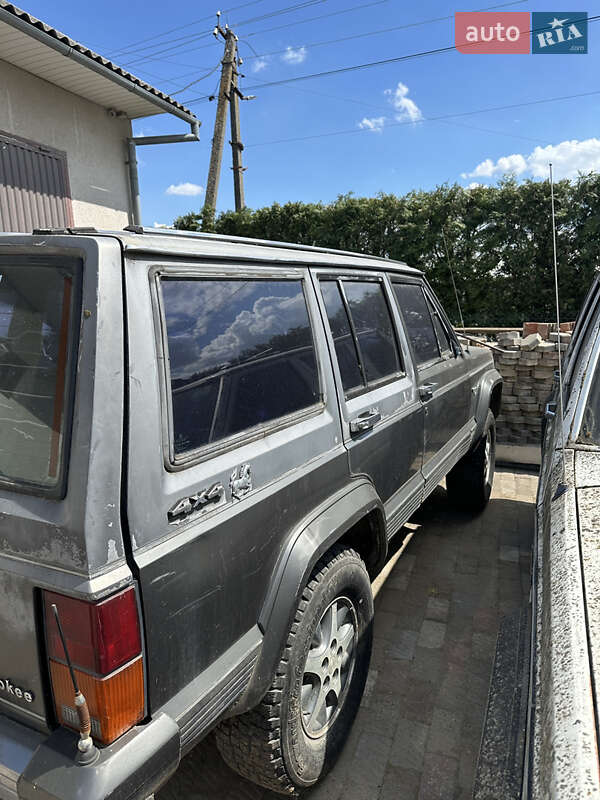 Внедорожник / Кроссовер Jeep Cherokee 1989 в Кицмани