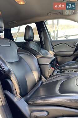 Позашляховик / Кросовер Jeep Cherokee 2015 в Львові