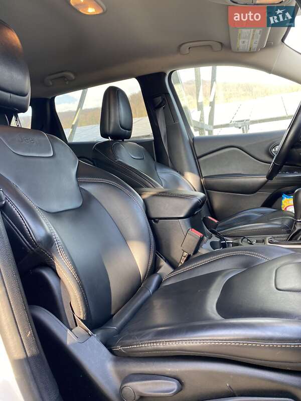 Позашляховик / Кросовер Jeep Cherokee 2015 в Львові